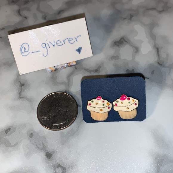 Cupcake with Sprinkles 🧁 Earrings w Backs - Picture 2 of 9